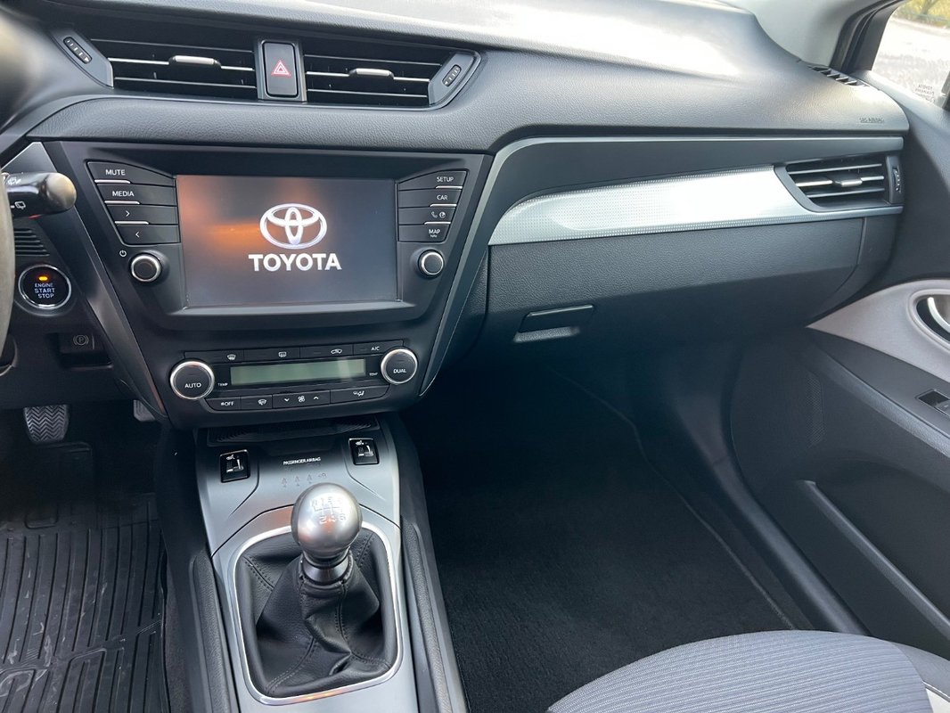 Toyota Avensis Combi 2.0 D-4D S&S Executive - 18