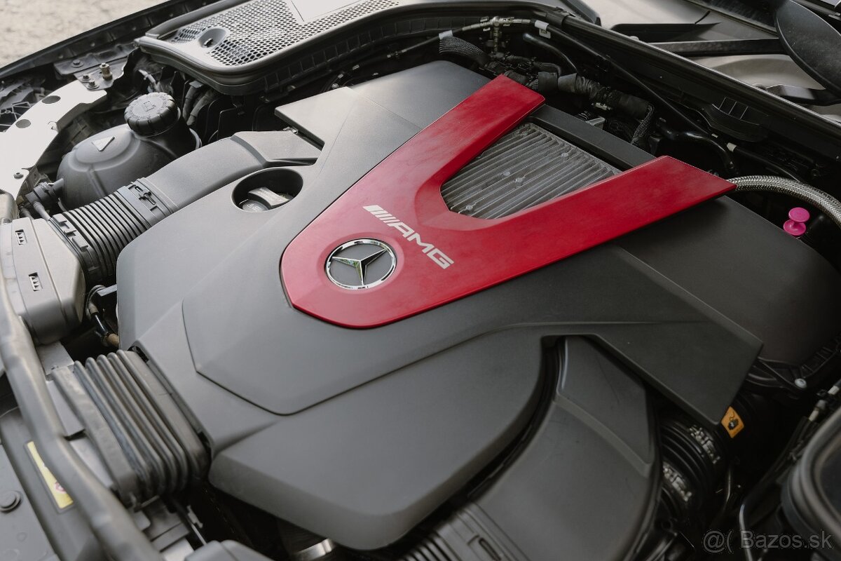Mercedes C43 AMG FULL VYBAVA - 18