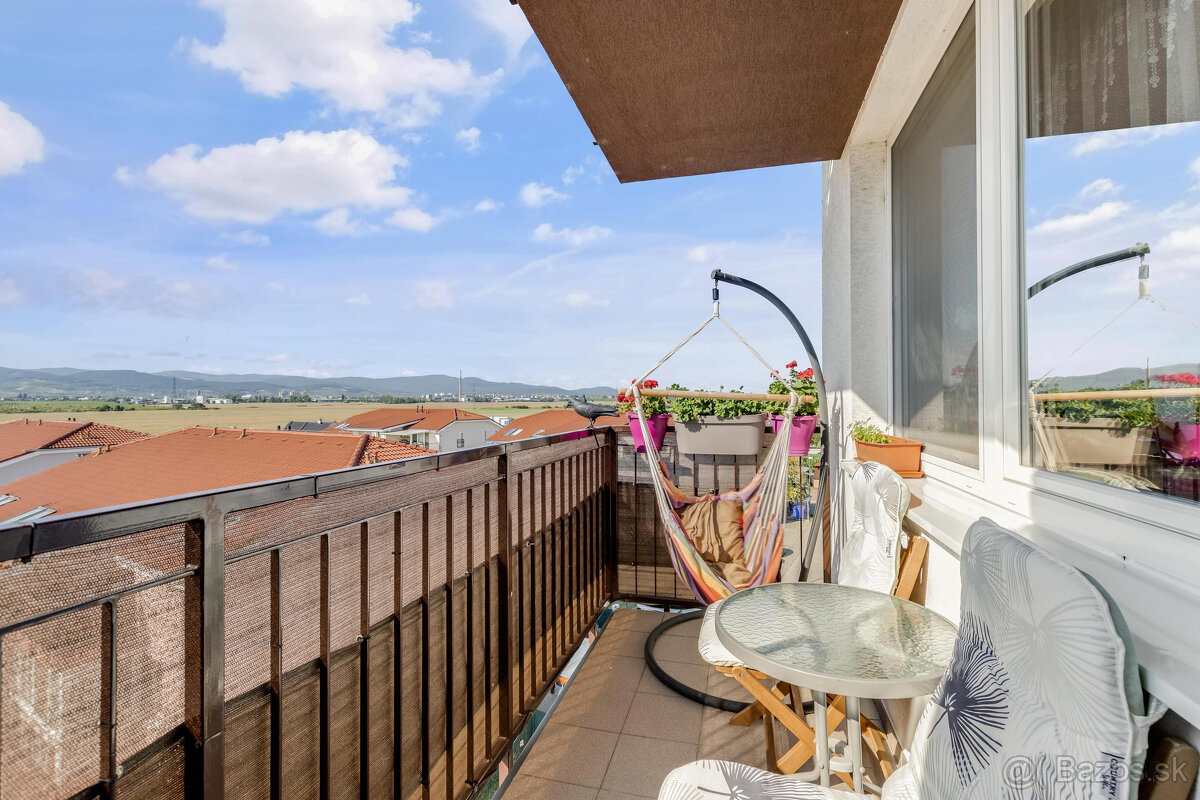 Slnečný 3-izbový byt s výhľadom na Karpaty v Slovenskom Grob - 18