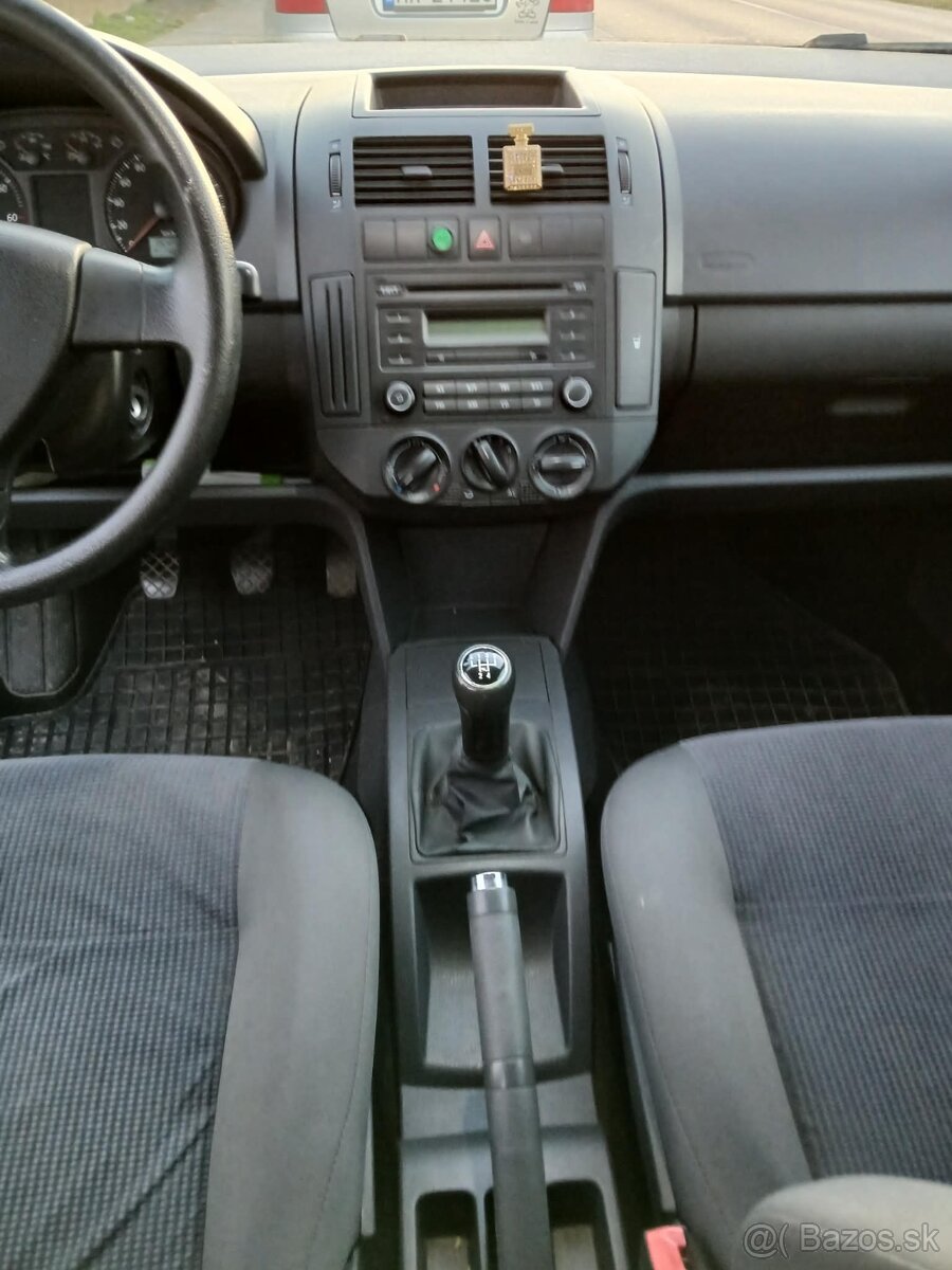 Predam volkswagen Polo 1.2 12V - 18
