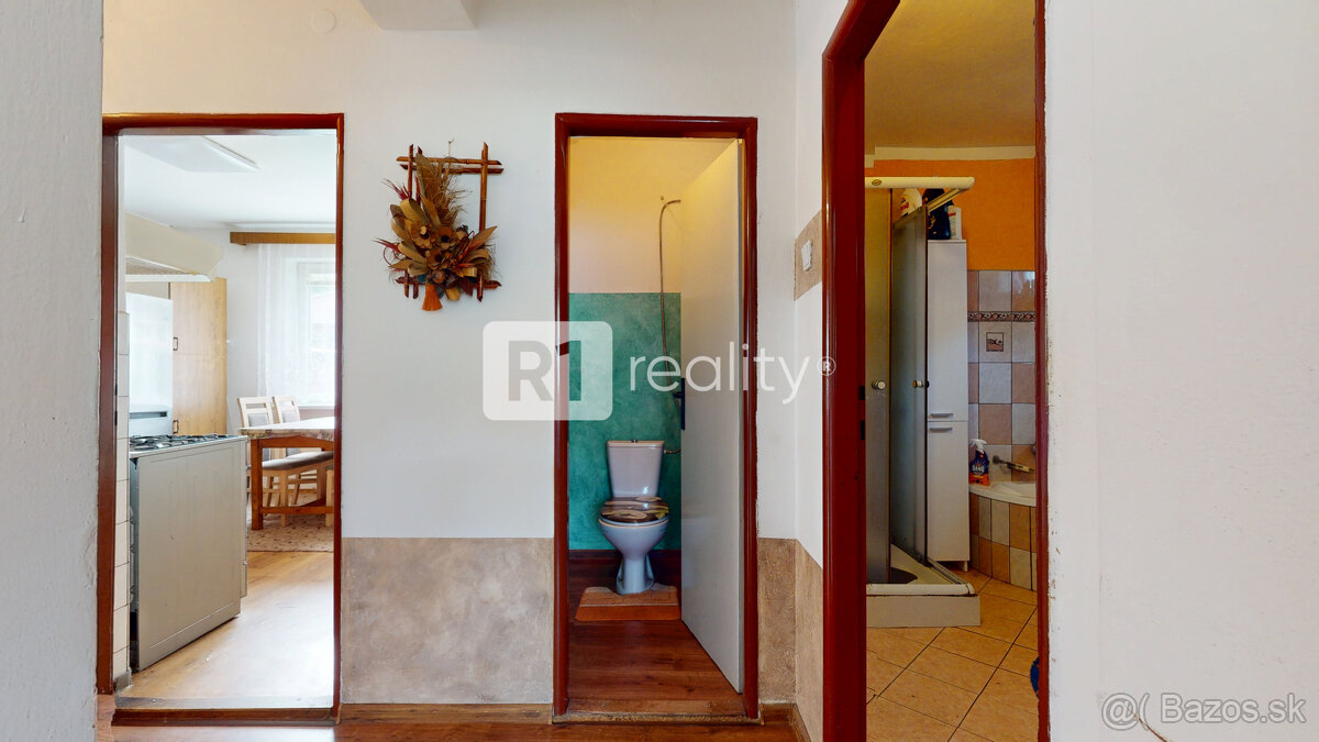 Rodinný dom s veľkým pozemkom 1779 m2 / Vaďovce pri Starej T - 18