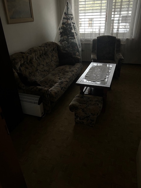 Predám sedačku, 2 kreslá, 2 taburetky - 18