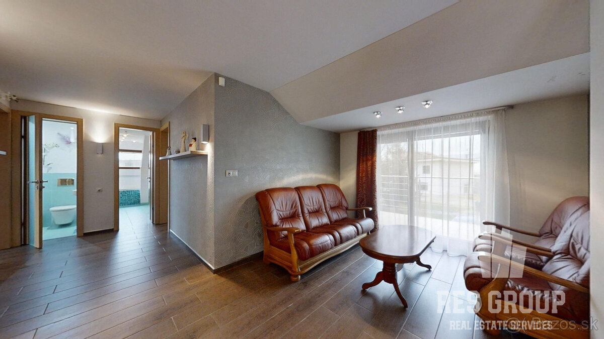 Na predaj, dom so 6 izbami a vonkajším bazénom Žilina - Turi - 18