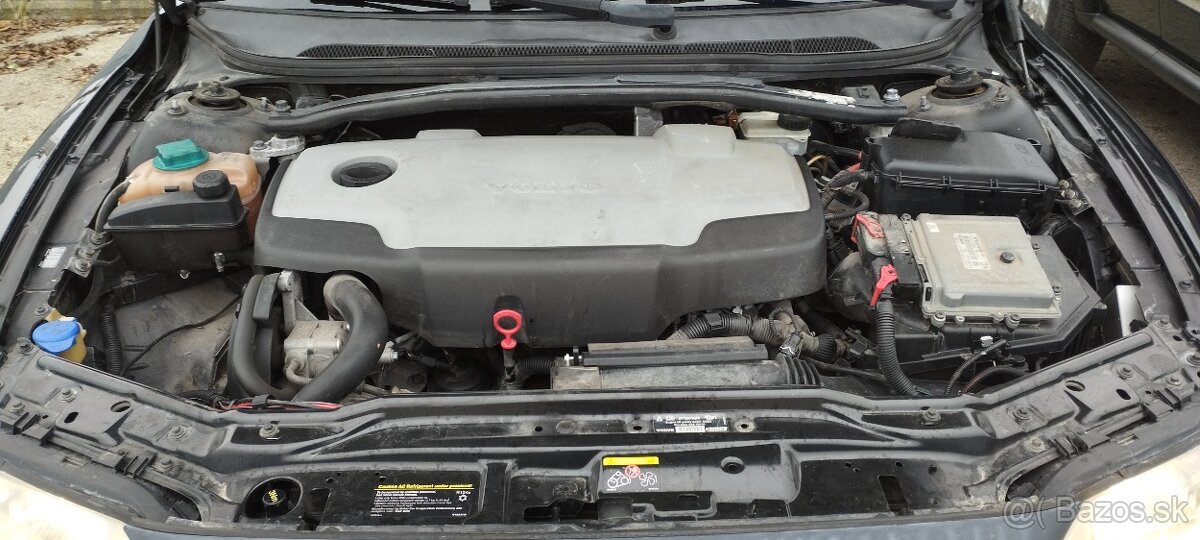 Volvo XC70 4x4 2.4d 136kw - 18