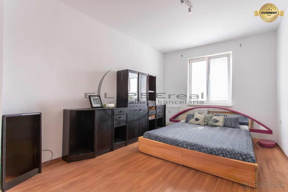 NA PREDAJ dva rodinné domy s tromi byt. jednotkami v Stupave - 18