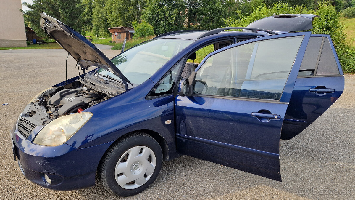 Predám Toyota Corrola Verso 2002 4-D4 2L nafta - 18