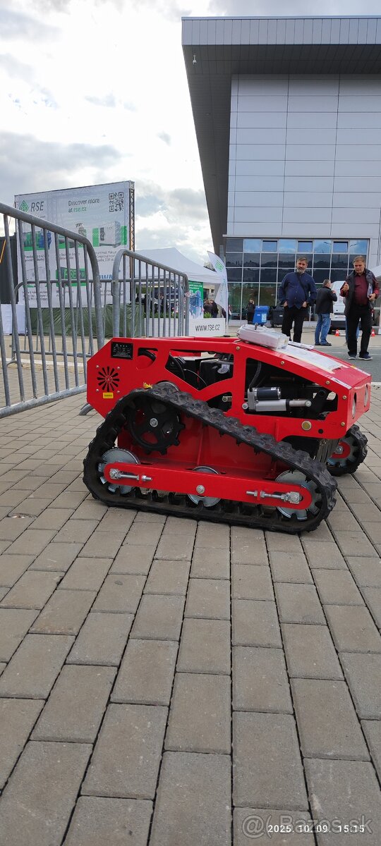 Univerzálni mini nakladač - 18