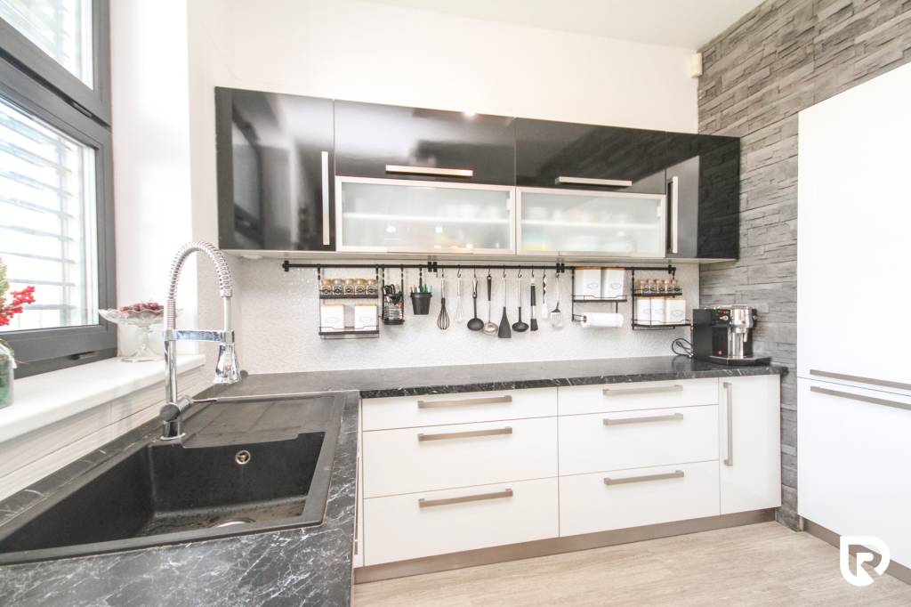 RADO | 4i RD 300m2 s pozemkom 640m2, Javorinská - Trenčín - 18