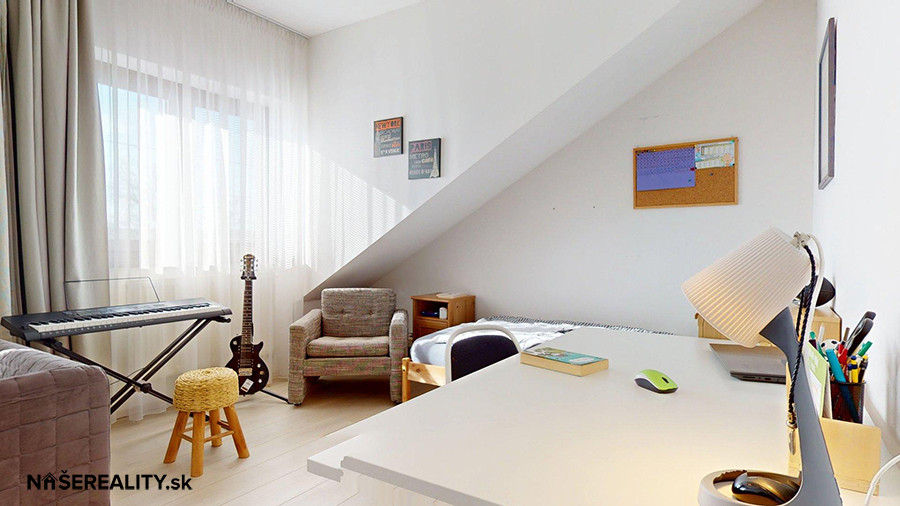 Na predaj 5-izbový rodinný dom s garážou, pivničkou a krásno - 18