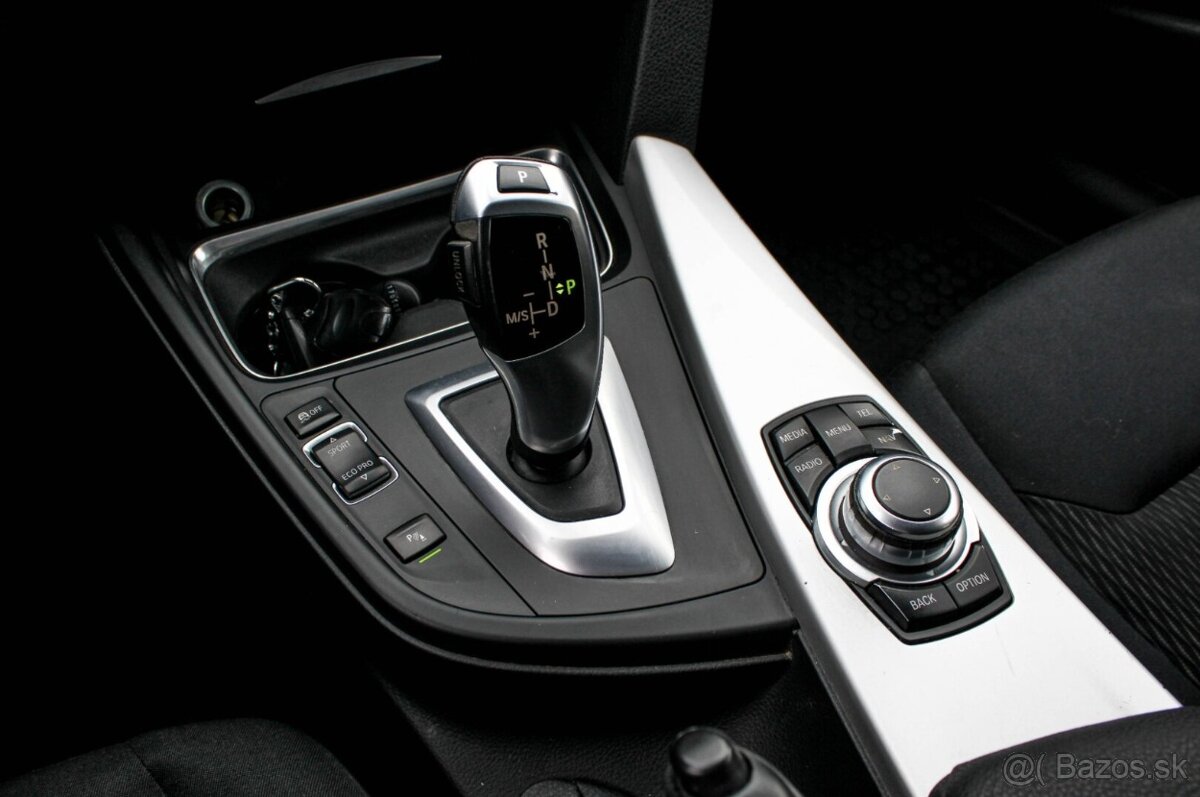 BMW Rad 3 Touring 320d A/T 135kW - 18