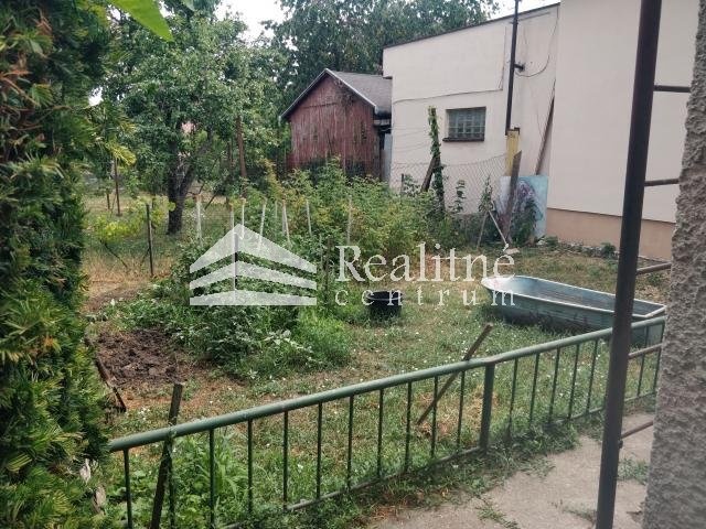 Predáme poschodový RD s garážou - 18