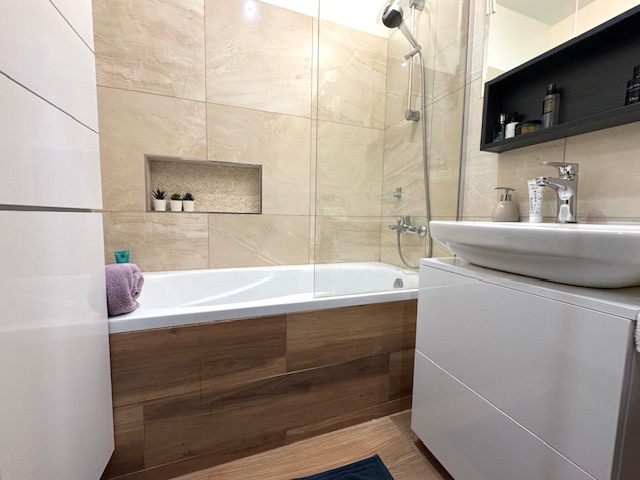 Na predaj 2 izbový tehlový byt v centre s garážou - 18