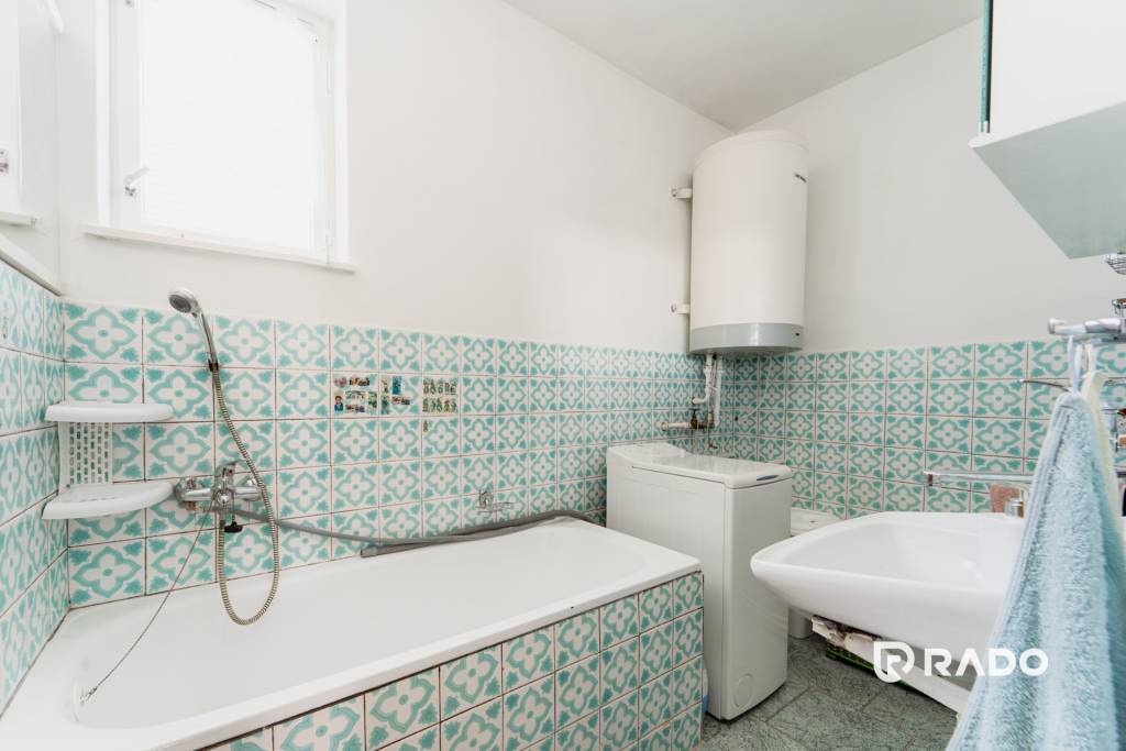 RADO | 8i RD s dvoma garážami a záhradou 974m2 | Zlatovce - 18