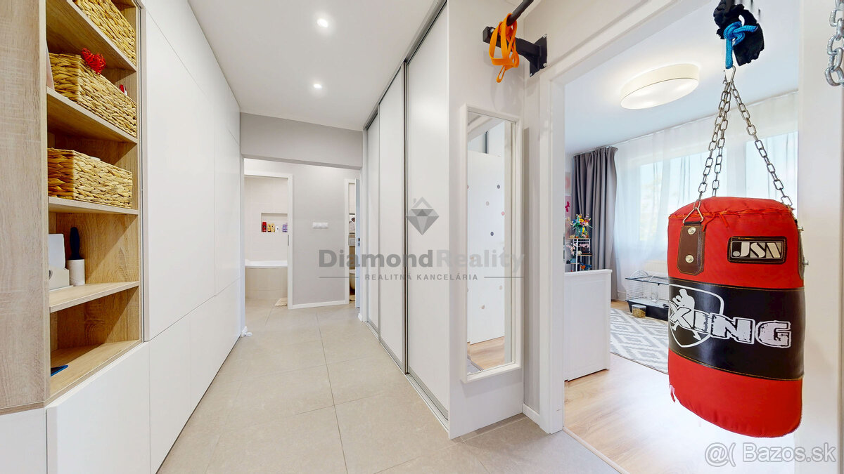 NA PREDAJ VEĽKÝ 4 IZBOVÝ BYT - 96 M2 - DVE LODŽIE, VIEDENSKÁ - 18