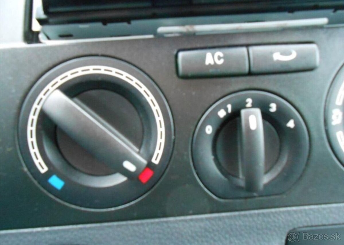 Volkswagen Multivan 1,9 TDI 92 kW 7Míst.Serviska nafta - 18