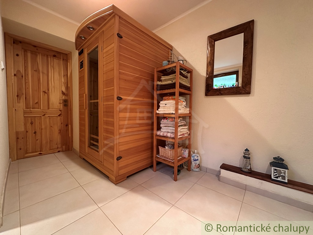 Samota v lese priamo v obci Semerovo Unikátny domček na k - 18