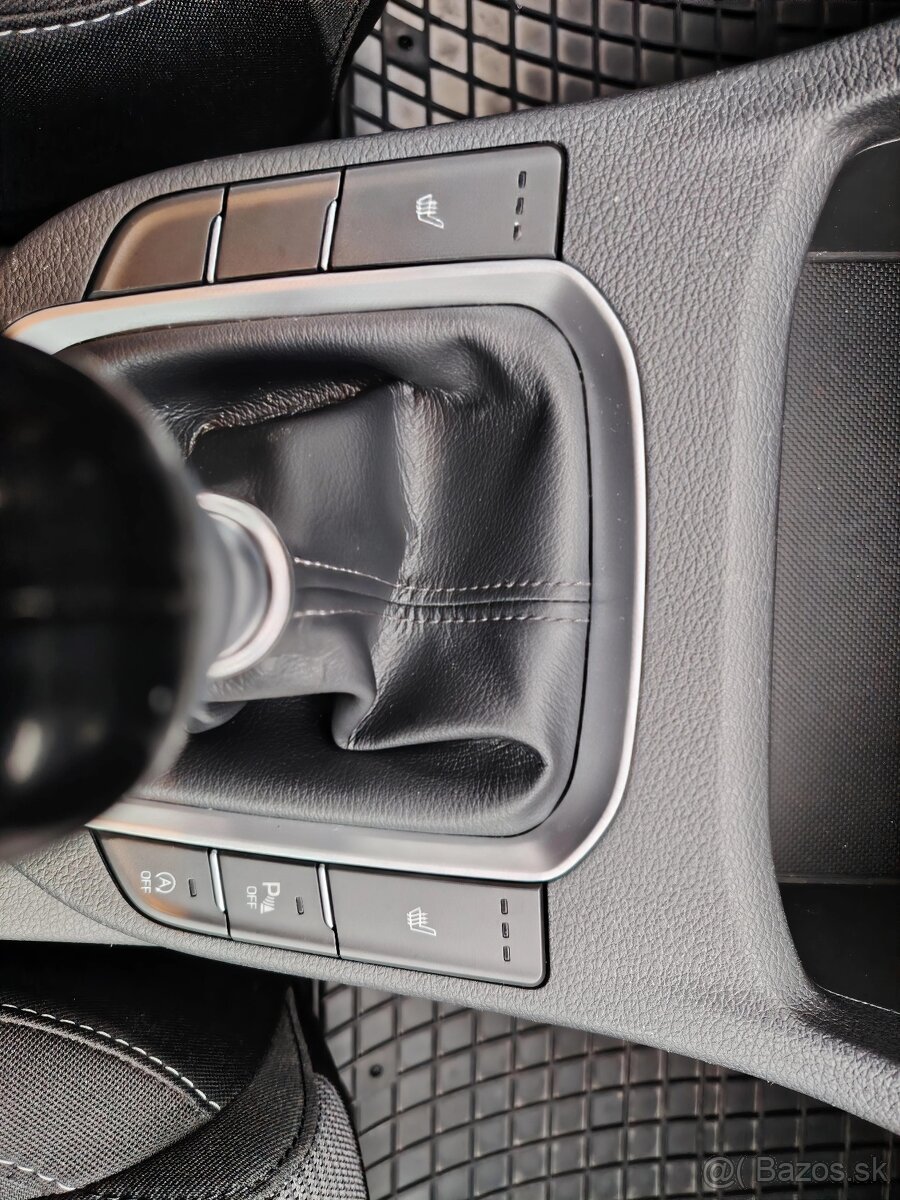 Hyundai i30 cw 1.6crdi SK 1.maj. - 18