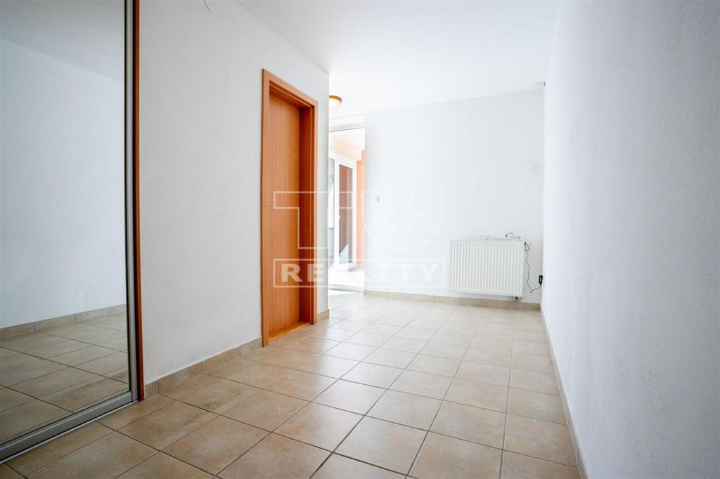 NA PREDAJ 129M2 4I BYT UL.POD PÁROVCAMI, PIEŠŤANY - 18