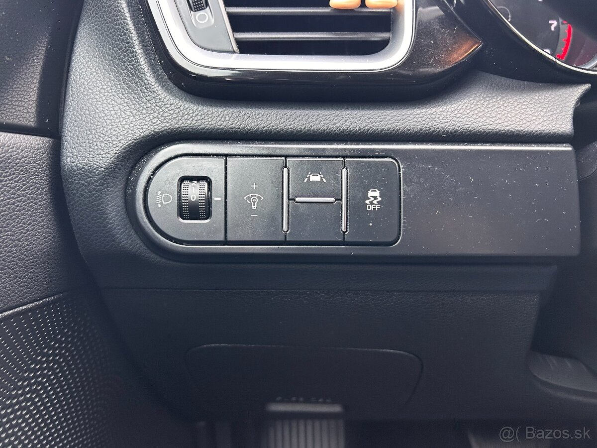 Kia CEED SW 1,4 T-GDi AT7 GOLD - 18