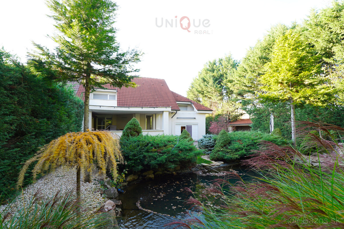 Na predaj kompletne zariadený rodinný dom s bazénom - 18