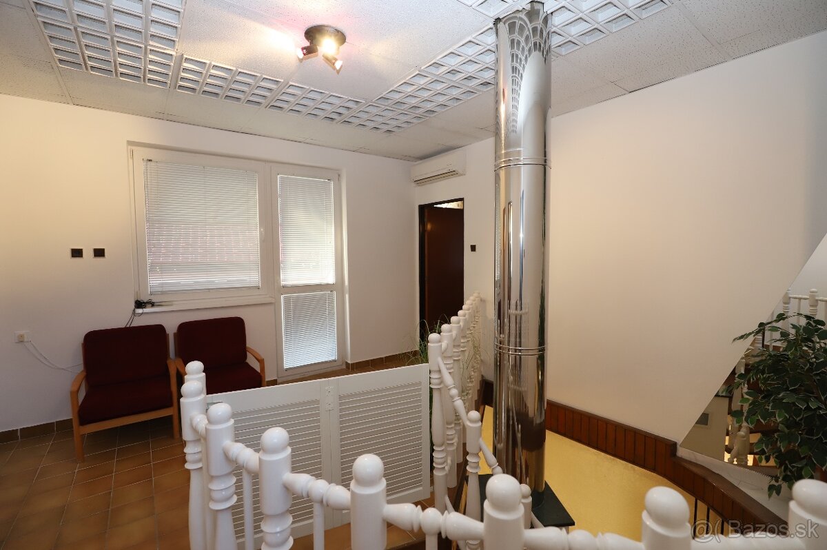 Kompletne zrekonštruovaný 5 izbový rodinný dom,pozemok 659m2 - 18