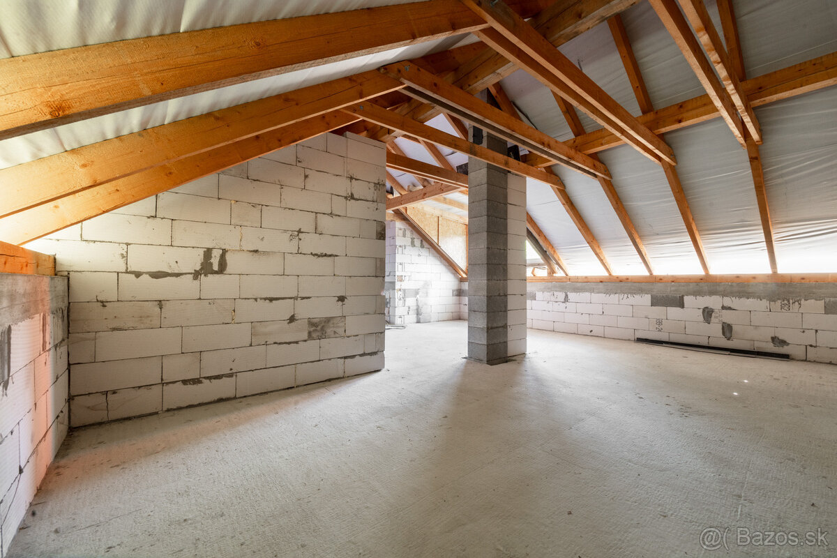 Rozostavaný dom na dokončenie podľa seba s veľkým pozemkom - 18