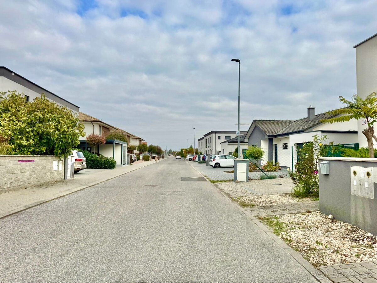 NA PREDAJ 5-izbový rodinný dom na 2 podlažiach v Bernolákove - 18