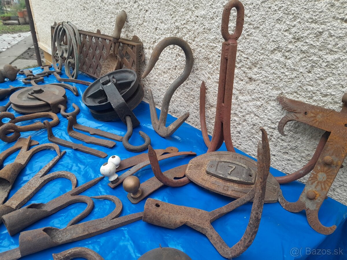 Staré historické ,rustikálne, kované náradie a pomôcky. - 18