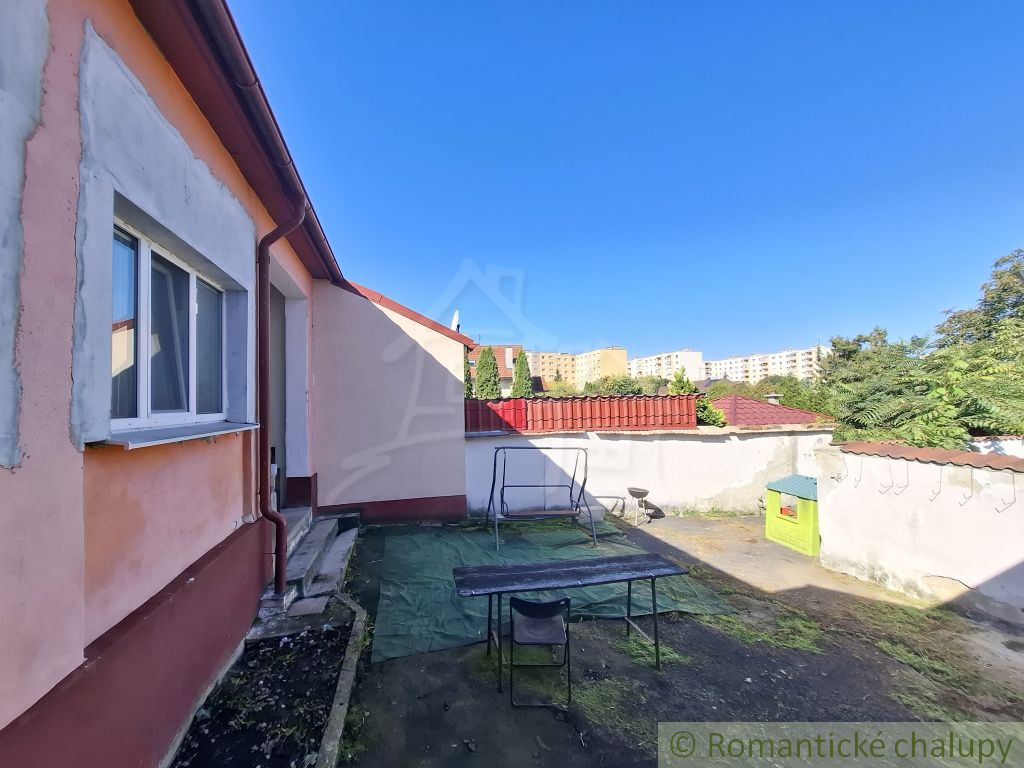 Prízemný rodinný dom v širšom centre mesta Lučenec. - 18