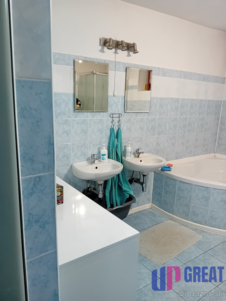 KROMPACHY- rodinný dom (10izieb)+ 3 garáže na PREDAJ - 18