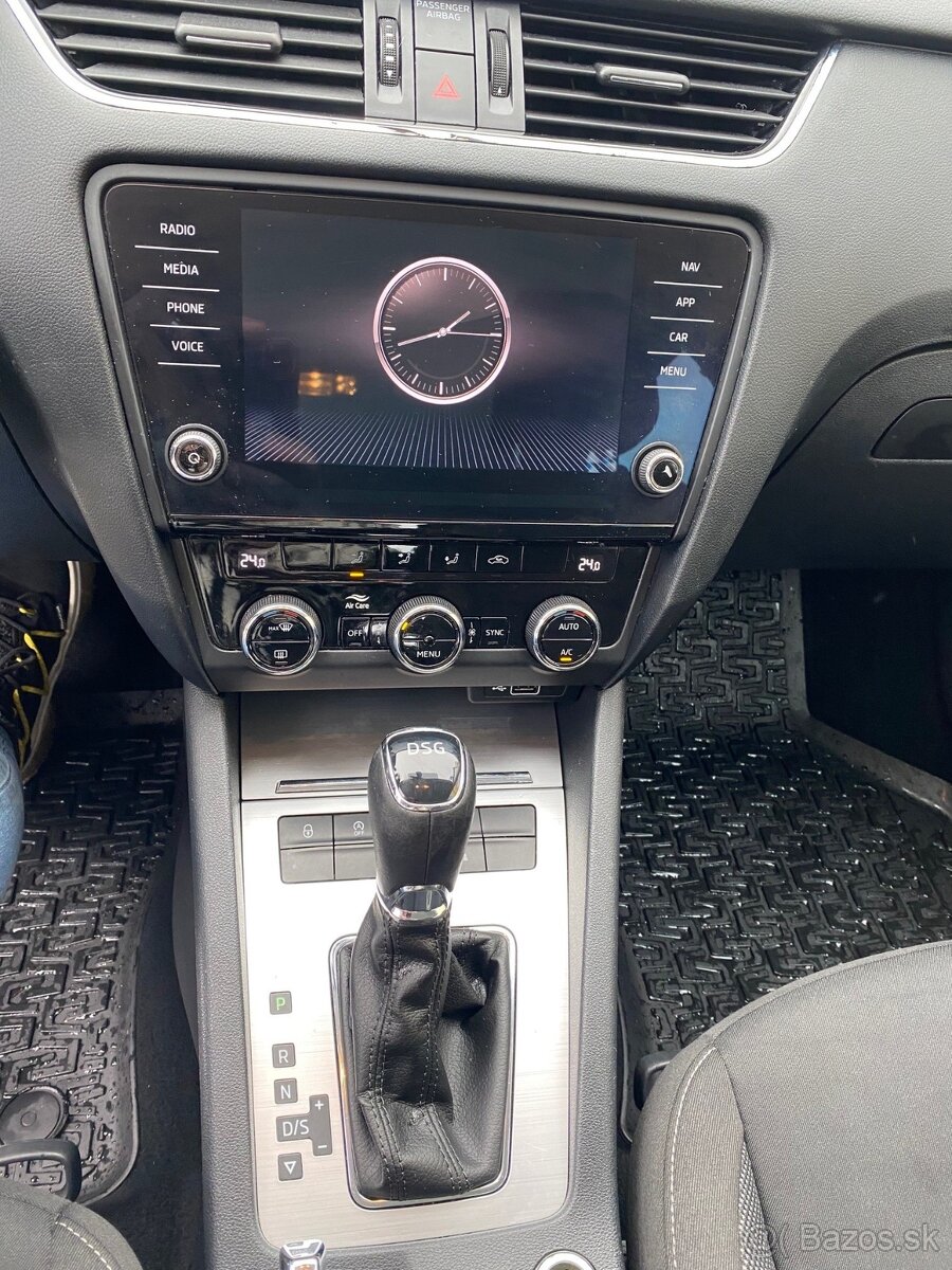 ŠKODA OCTAVIA 1.6 DSG COMBI AMBITION - 18