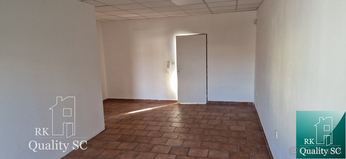 NA PREDAJ – polyfunkčný objekt v úplnom centre mesta Senec - - 18