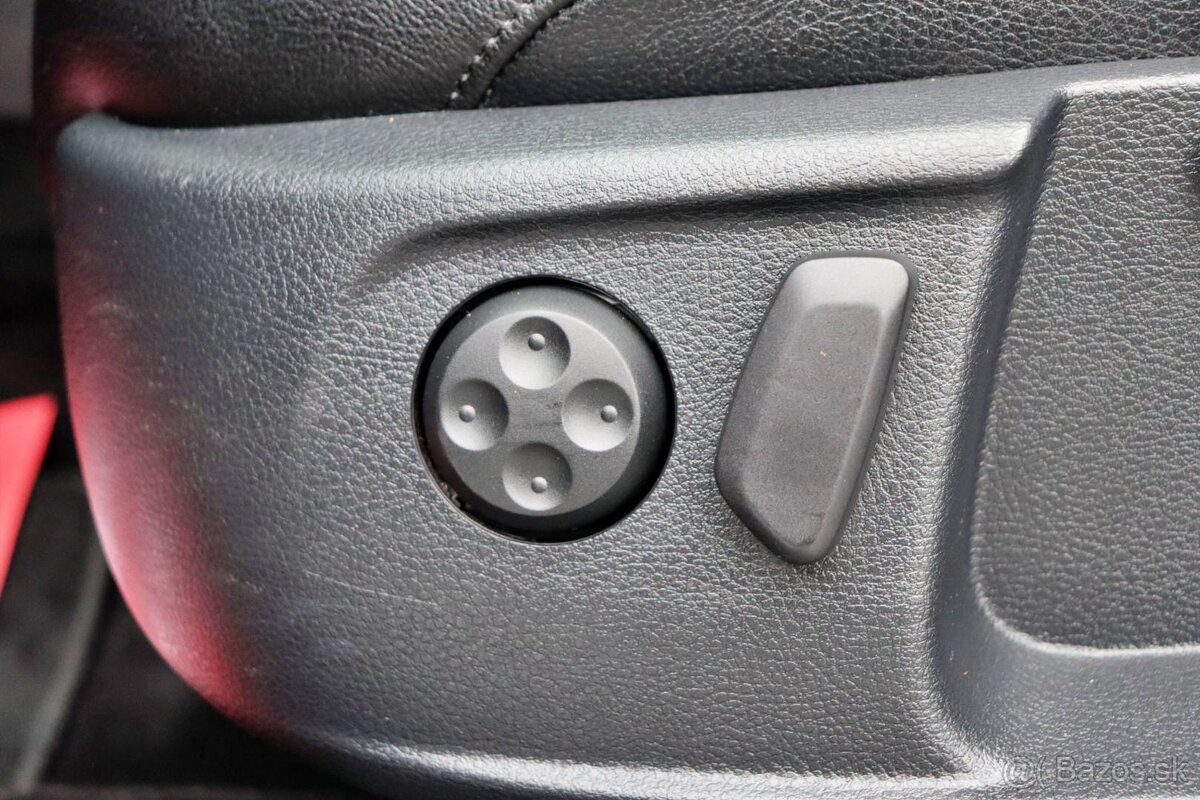 Volkswagen Passat Variant 2.0 TDI BMT Highline - 18