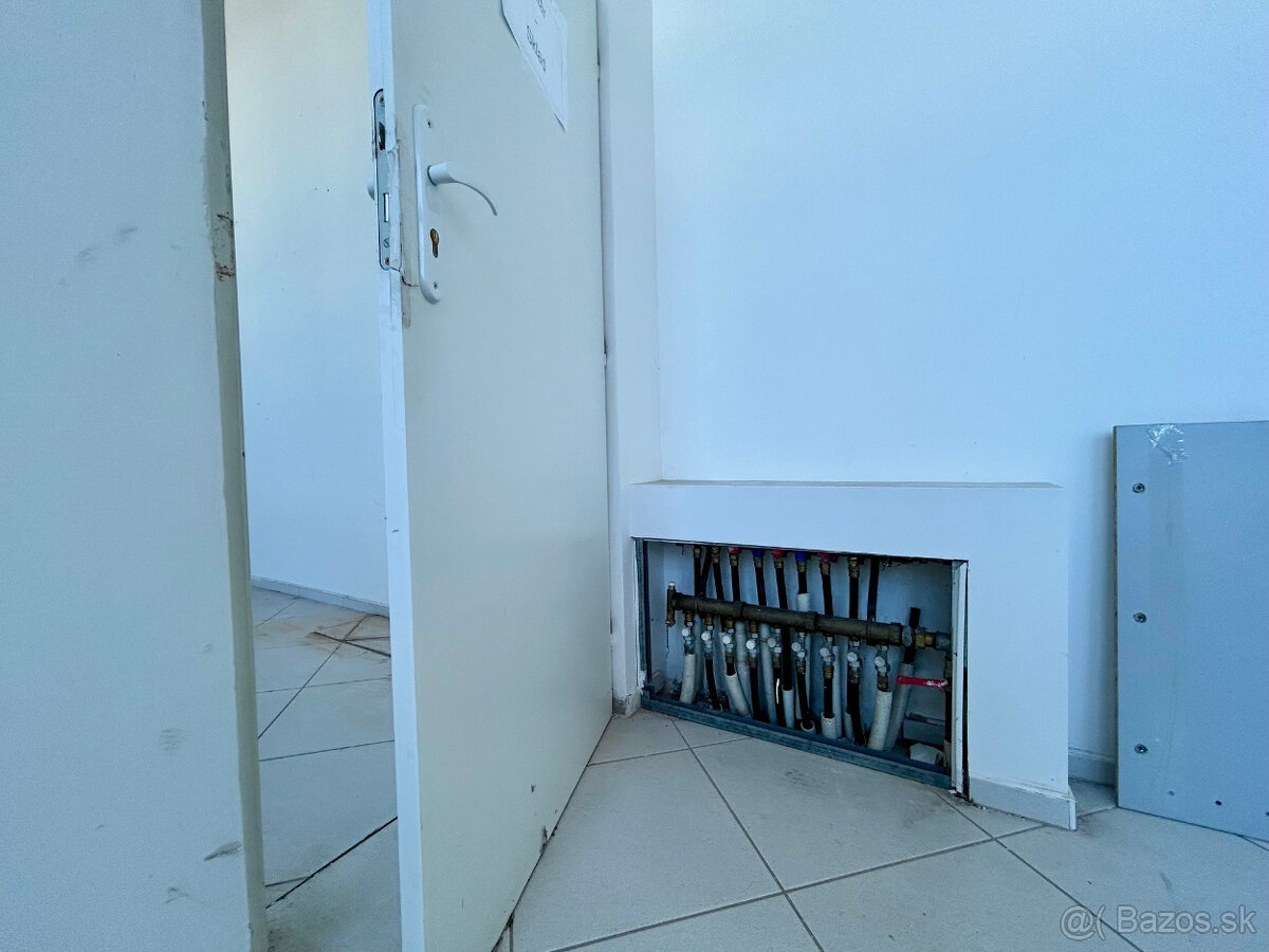 Na prenájom MODERNÁ prevádzková budova 1300m2 15min.od NZ - 18