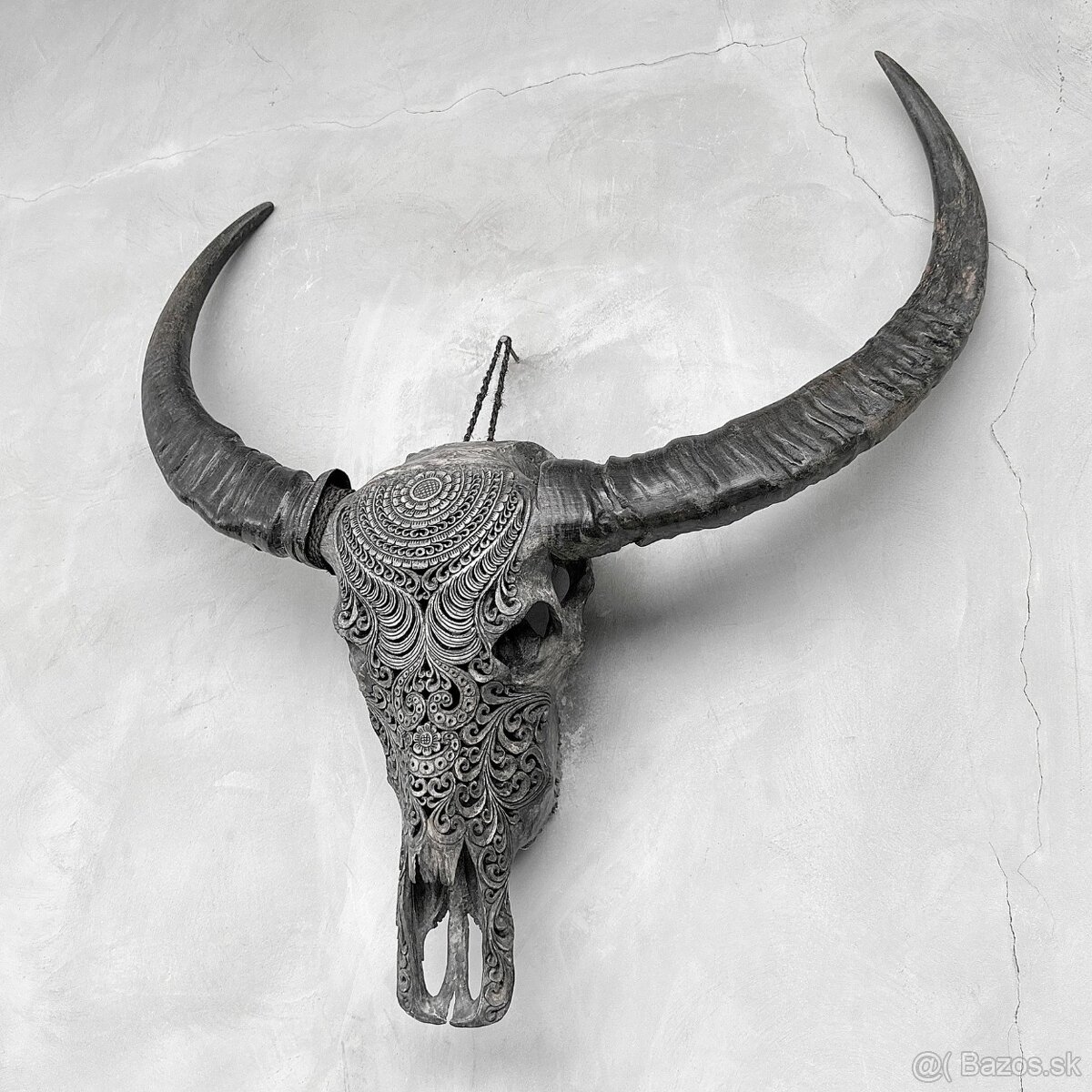 Obrovská šedá vyrezávaná lebka Vodného Bývola - motív Badong - 18