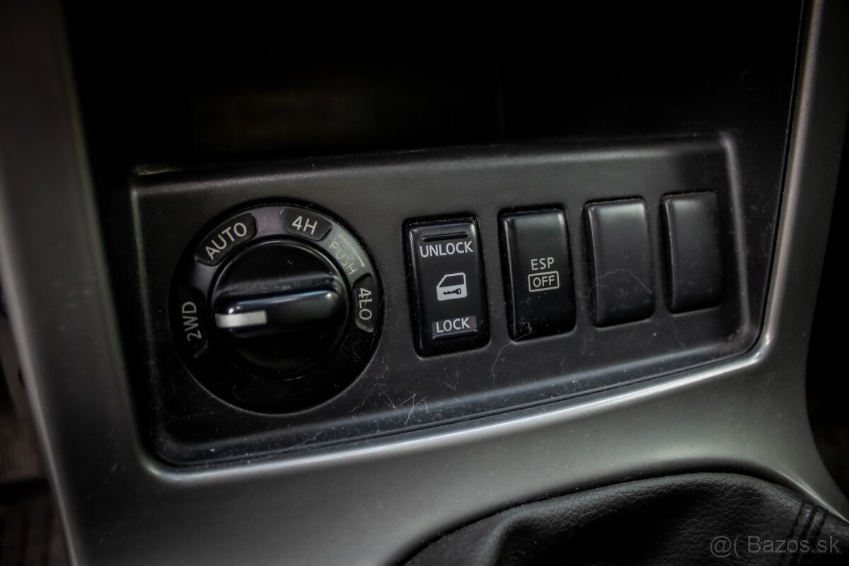 Nissan Pathfinder 2.5 dCi – 128 kW - 18