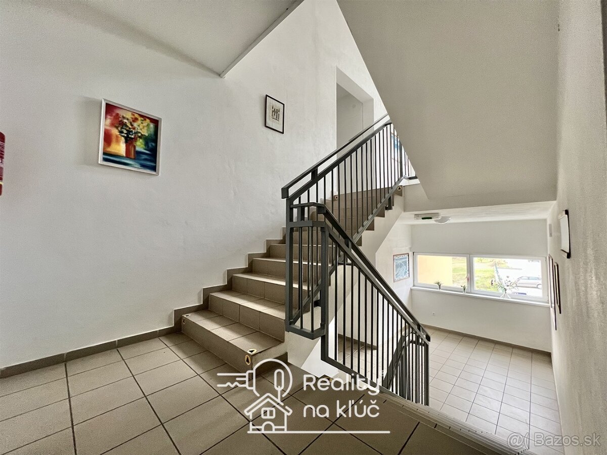 Na predaj zariadený 2-izbový apartmánový byt s balkónom - 18