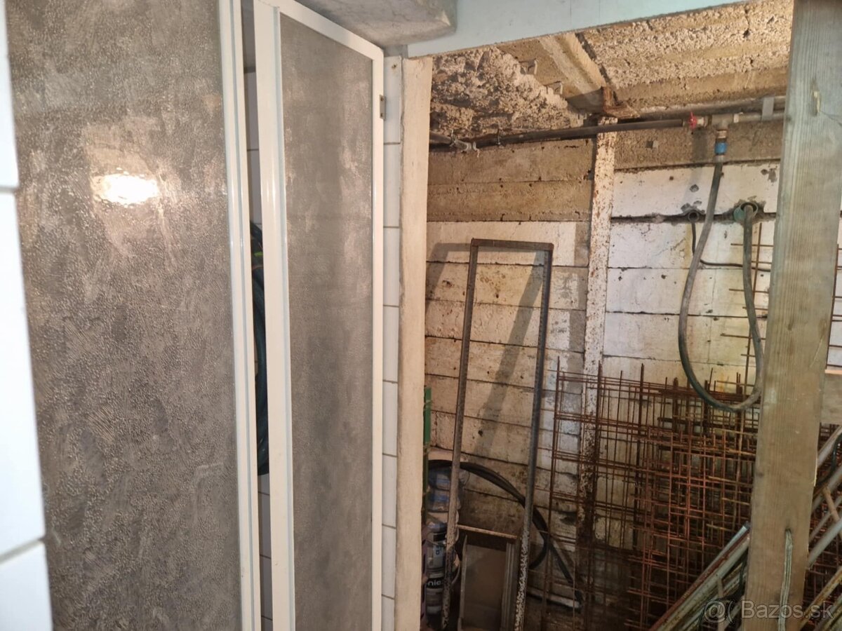 Na predaj murovanú chatu so záhradou v meste Prievidza. - 18