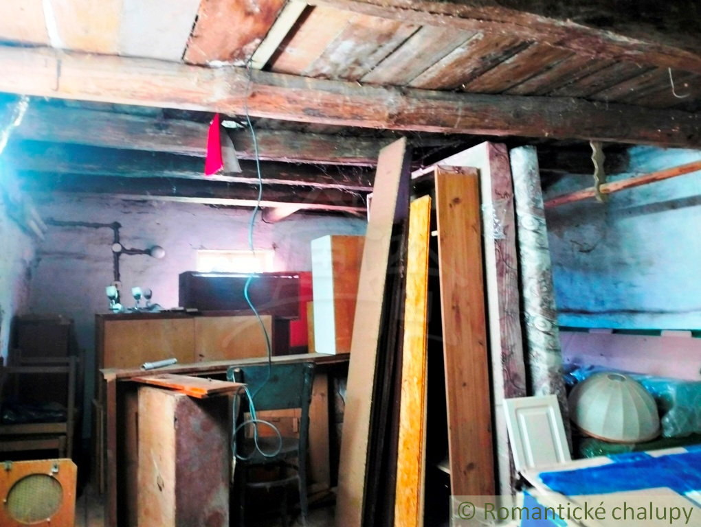 Vidiecka chalupa v pôvodnom stave na kopaniciach obce Lubi - 18