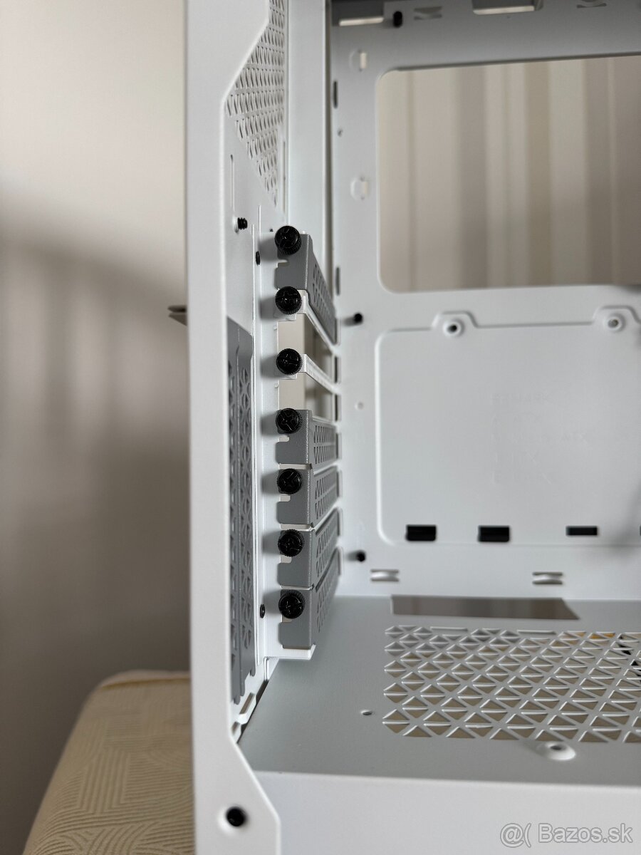 Predám PC skrinku Corsair iCUE 4000X RGB Biela - 18