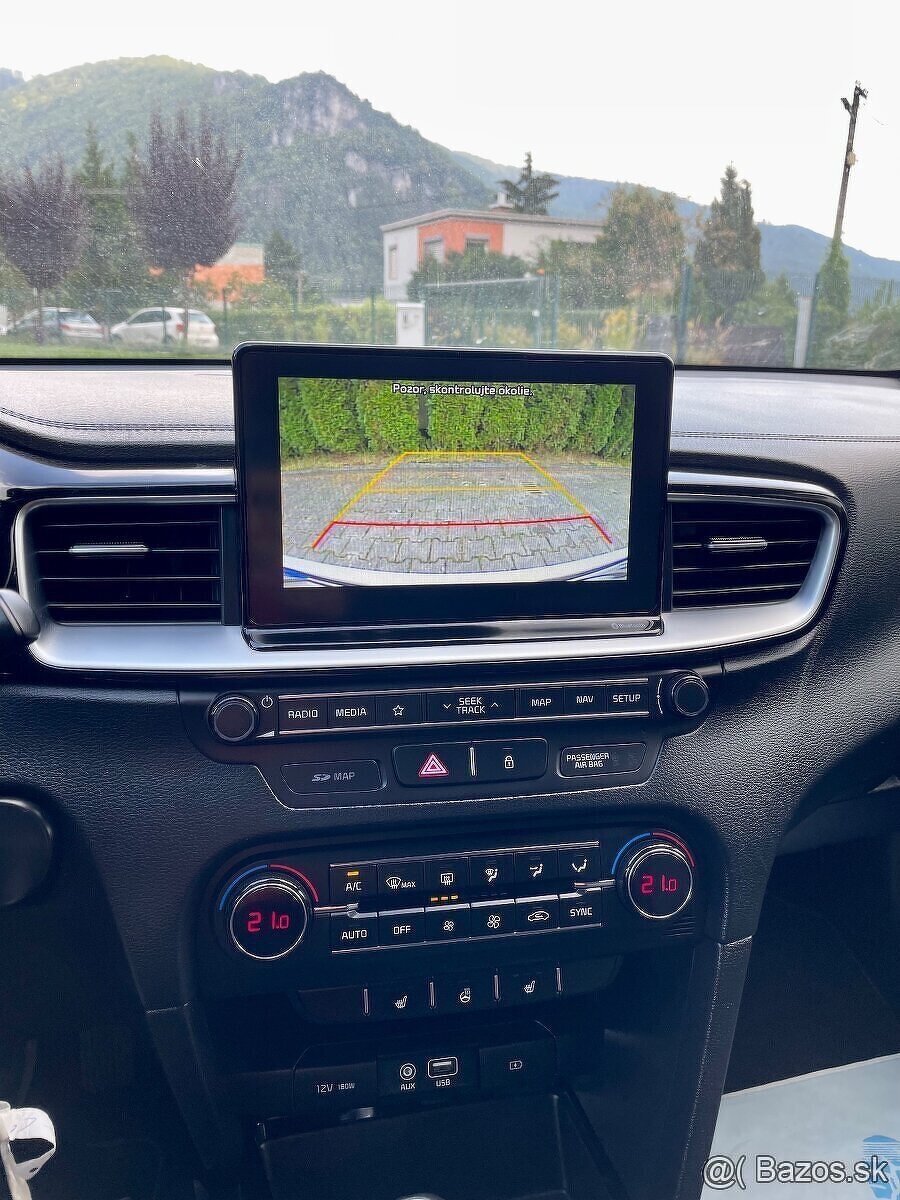 KIA Cee’d Sporty Wagon 1.6 CRDi 136k First Edition - 18