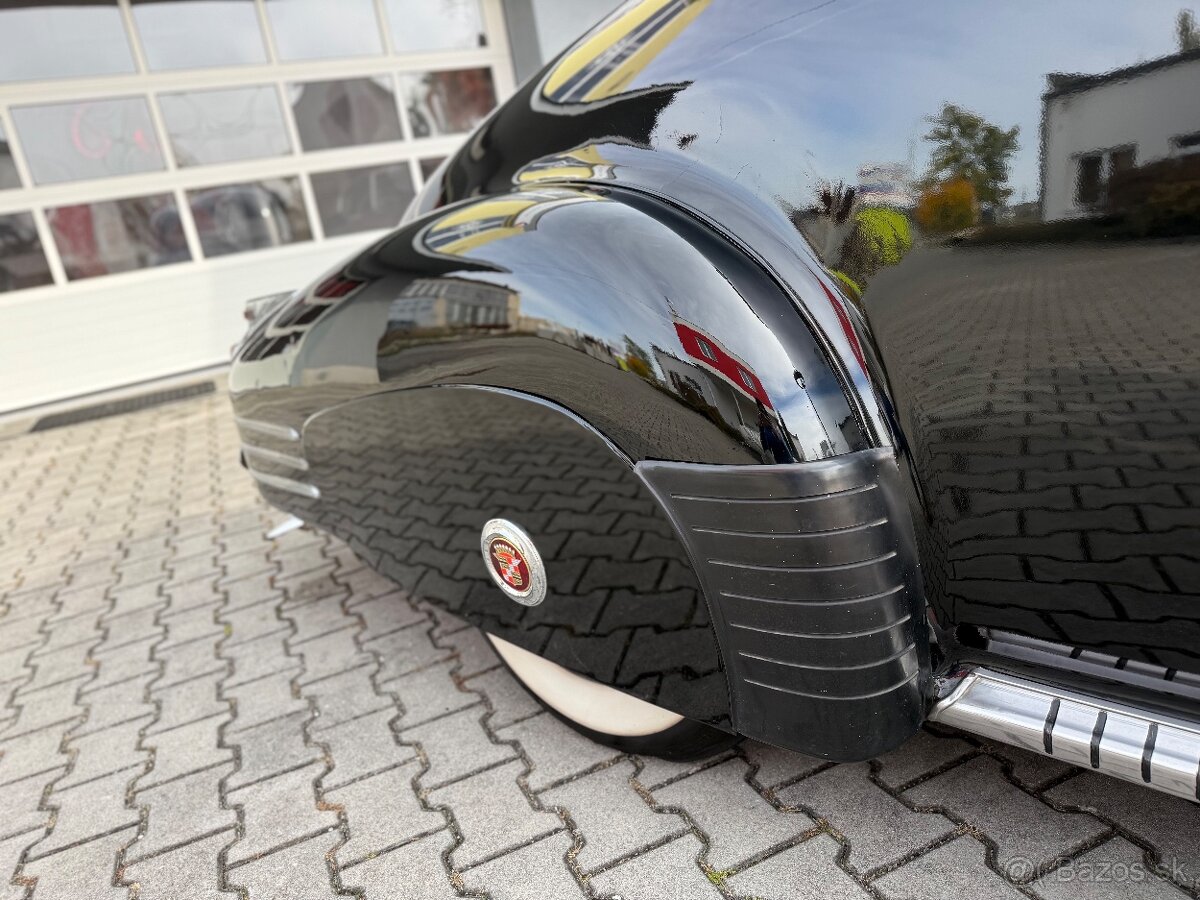 1941 Cadillac Series 62 Coupe - 18