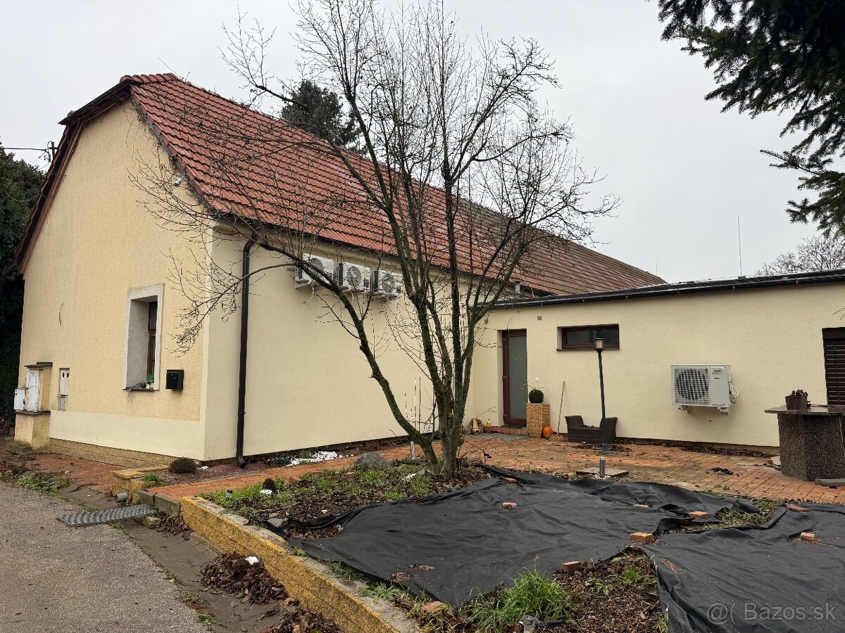 Predaj výnimočného objektu – Karlov dvor v Cíferi - 18