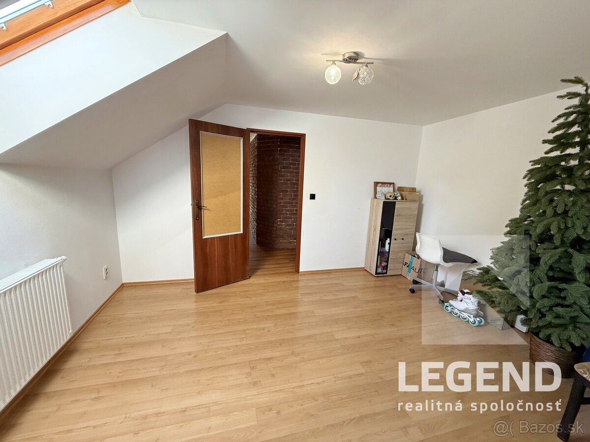 Veľký dom 5i+1 RD v Krajnom - 455m2, garáž, veľká terasa - 18