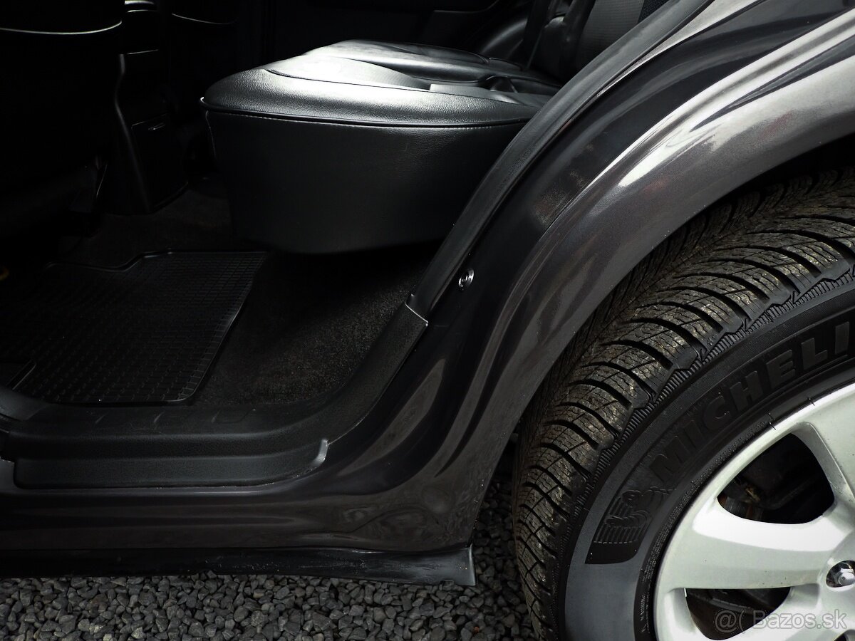 SUZUKI GRAND VITARA 1.9DDiS 4x4 - NAVI, ŤAŽNE, STK, ŠPZ - 18