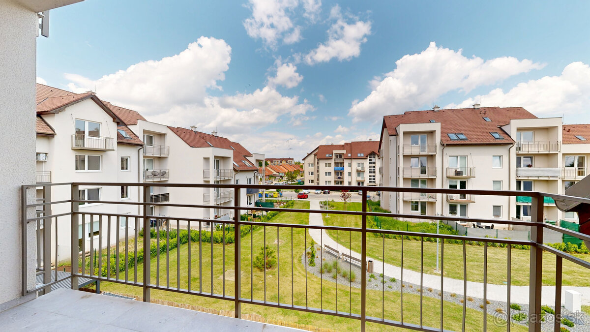 Priestranný 3-izbový byt v projekte Polianky B136 - 18