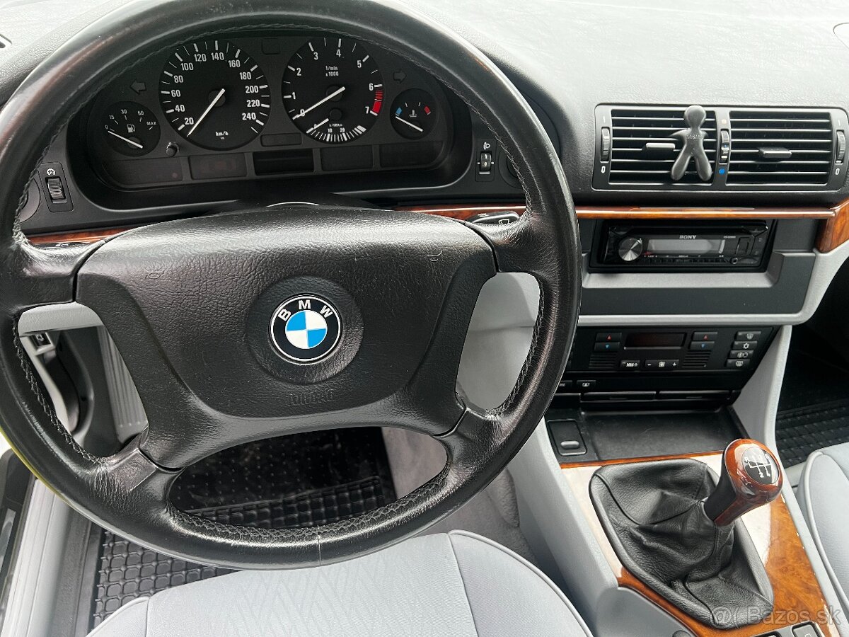 BMW Řada 5 525i PĚKNÝ STAV - 18