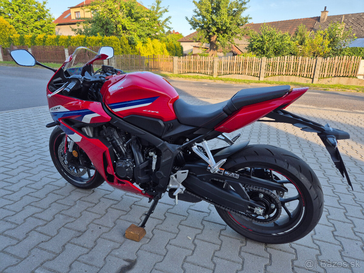 Prodám Honda CBR 650R E-clutch , r. v. 2024, ABS, TC, záruka - 18
