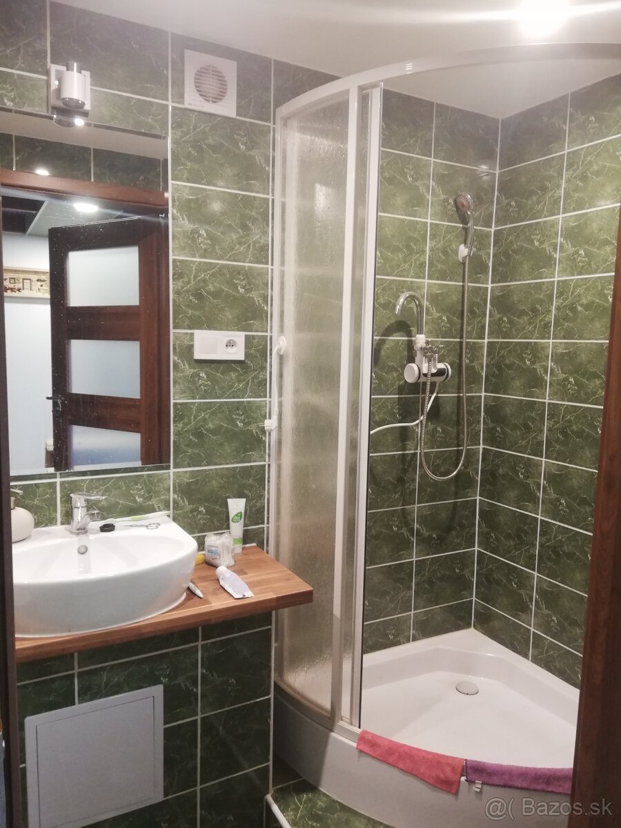 Rodinný dom - novostavba s okamžite obývateľnou časťou - 18