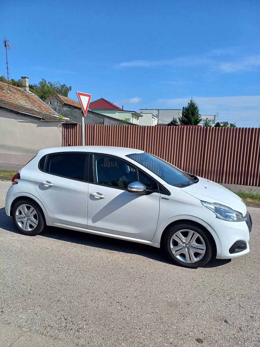 Peugeot 208 vo vybave Style - 18